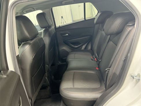 Used 2022 Chevrolet Trax LT w/ LT Convenience Package image 22