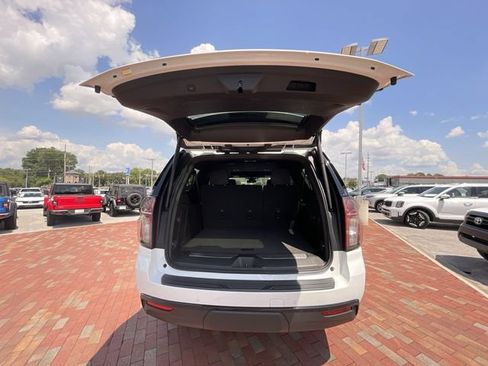 Used 2023 Chevrolet Suburban Z71 w/ Luxury Package AWD/4WD image 33
