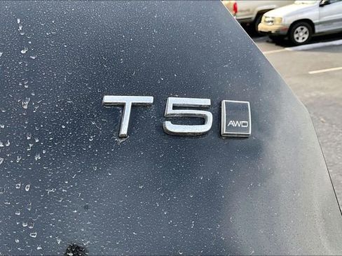 Used 2019 Volvo XC40 T5 Momentum image 23