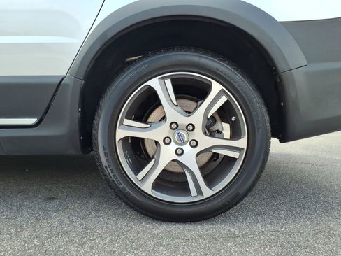 Used 2015 Volvo XC70 T5 Platinum w/ Climate Package FWD image 23