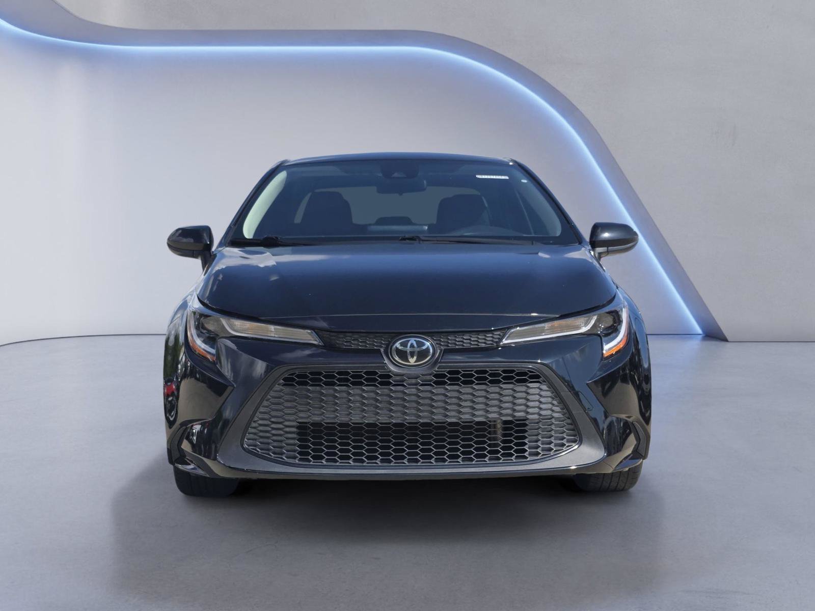 Used 2022 Toyota Corolla LE FWD image 2