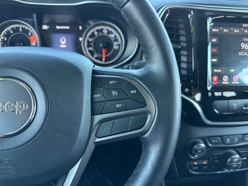 Used 2019 Jeep Cherokee Limited FWD image 20