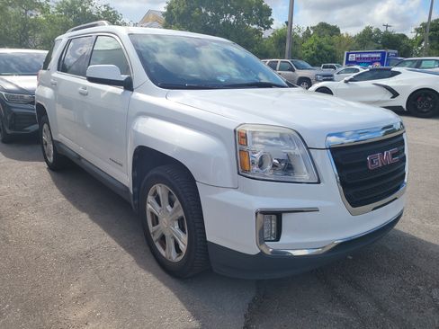 Used 2017 GMC Terrain SLE FWD image 1