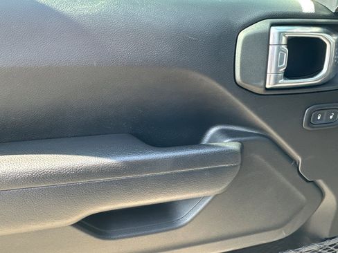 Used 2022 Jeep Wrangler Unlimited Sport image 11