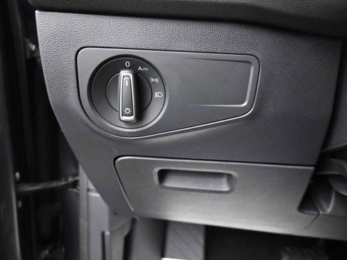 Used 2021 Volkswagen Tiguan SE w/ Panoramic Sunroof Package image 8