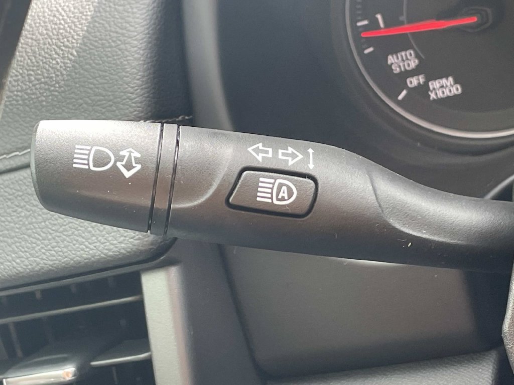 Used 2024 GMC Terrain SLE w/ Driver Convenience Package FWD image 23
