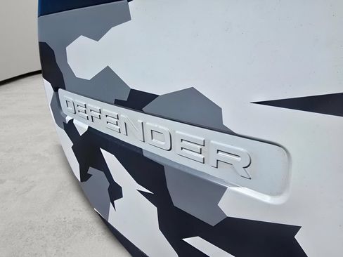 Used 2023 Land Rover Defender 130 X-Dynamic SE AWD/4WD image 10