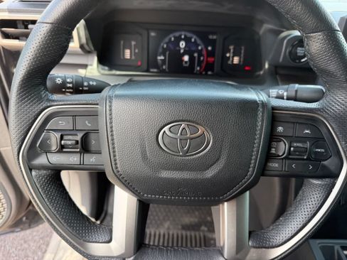 Used 2024 Toyota Tacoma SR5 AWD/4WD image 22