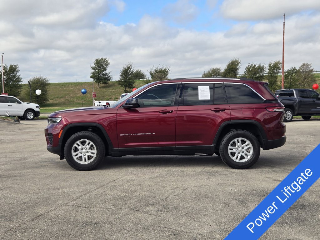 Used 2023 Jeep Grand Cherokee Laredo w/ Luxury Tech Group I AWD/4WD image 4