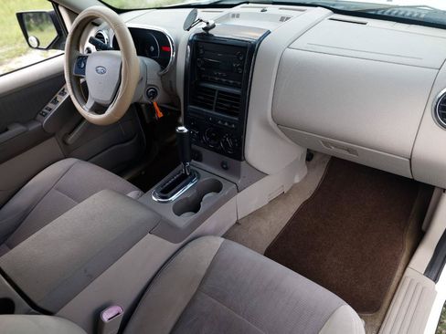 Used 2007 Ford Explorer XLT AWD/4WD image 18