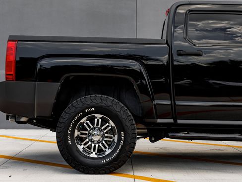 Used 2010 HUMMER H3T Adventure image 10