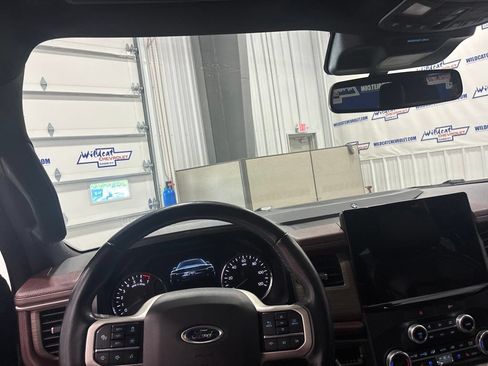 Used 2022 Ford Expedition Max Limited AWD/4WD image 2