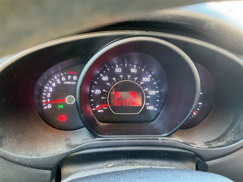 Used 2015 Kia Soul + image 22