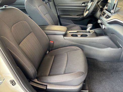Used 2025 Nissan Altima 2.5 SV FWD image 36