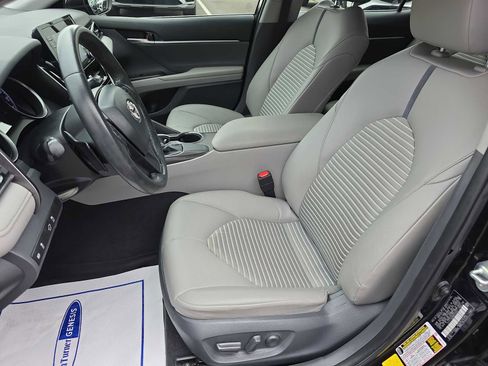 Used 2021 Toyota Camry SE image 15