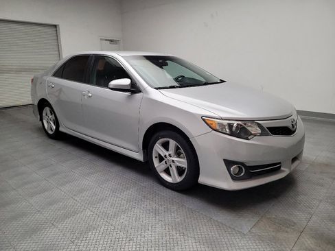Used 2014 Toyota Camry SE image 13
