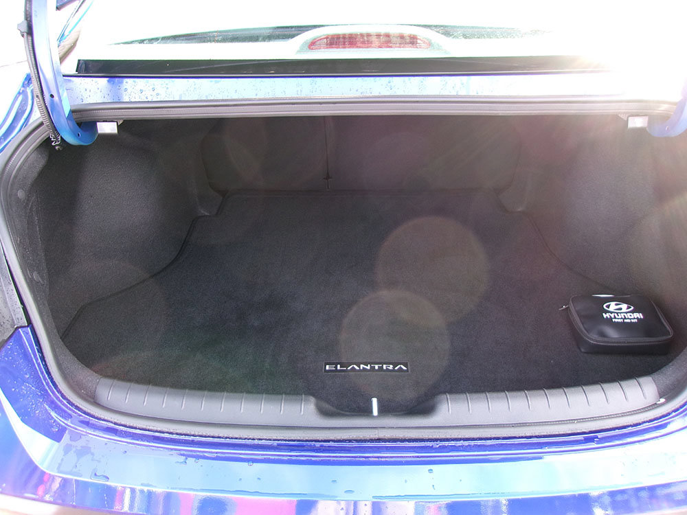 Used 2025 Hyundai Elantra SEL FWD image 12