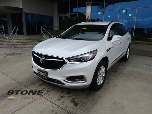 Used 2018 Buick Enclave Essence image 3