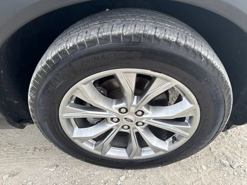 Used 2021 Ford Explorer XLT w/ Equipment Group 202A AWD/4WD image 31