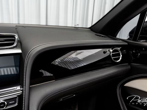 Used 2022 Bentley Bentayga image 33