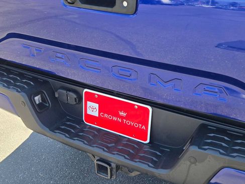 Used 2023 Toyota Tacoma TRD Off-Road w/ TRD Premium Off Road Package AWD/4WD image 13