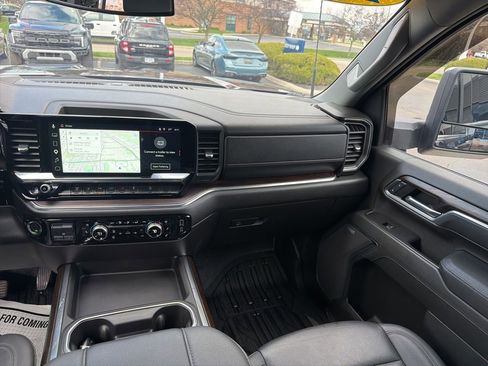 Used 2025 GMC Sierra 2500 SLT image 8