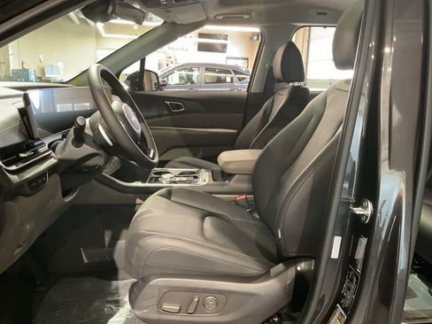 New 2026 Kia Carnival SX image 9