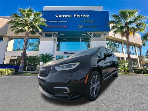 New 2026 Chrysler Pacifica Pinnacle w/ Trailer Tow Group image 9