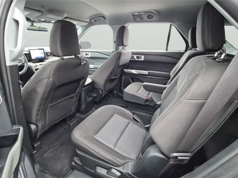 Used 2023 Ford Explorer XLT AWD/4WD image 18