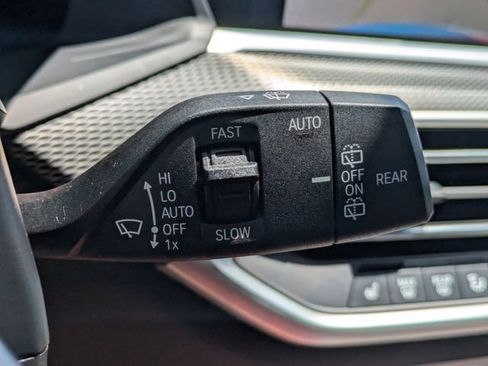 Used 2022 BMW X5 sDrive40i w/ M Sport Package RWD image 33