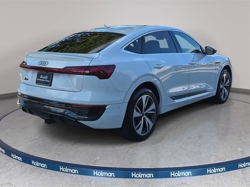 Used 2024 Audi Q8 e-tron Premium Plus image 6