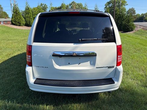 Used 2010 Chrysler Town & Country Touring Plus FWD image 3