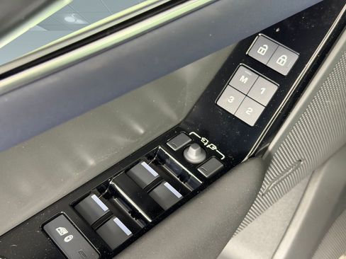 Used 2026 Land Rover Range Rover Velar S AWD/4WD image 22