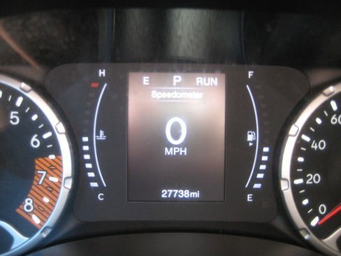 Used 2019 Jeep Renegade Latitude w/ Cold Weather Group image 26