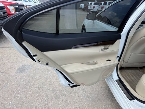 Used 2014 Lexus ES 350 w/ Luxury Package FWD image 14