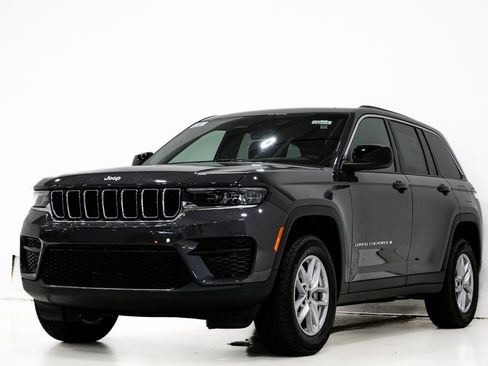 New 2025 Jeep Grand Cherokee 4WD image 3