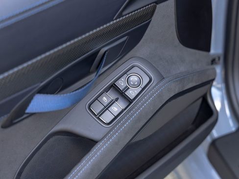 Certified 2025 Porsche 718 Cayman GT4 RS RWD image 35