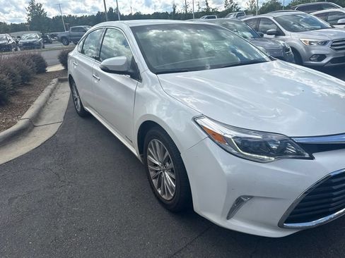 Used 2016 Toyota Avalon Limited w/ Toyota Safety Sense Package FWD image 2