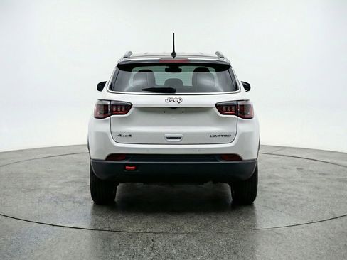 Used 2025 Jeep Compass Trailhawk AWD/4WD image 7