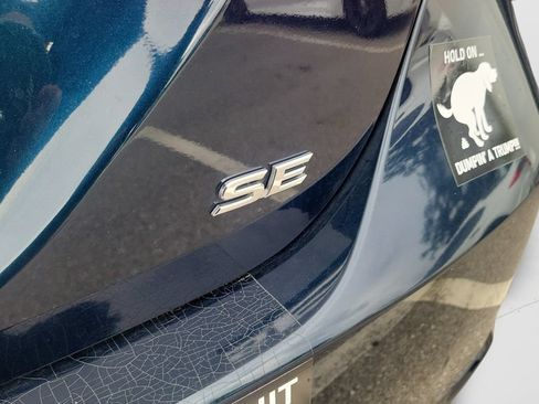 Used 2018 Toyota Camry SE FWD image 11