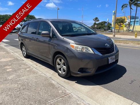 Used 2013 Toyota Sienna LE FWD image 3