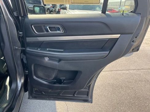 Used 2018 Ford Explorer XLT w/ Equipment Group 201A image 9