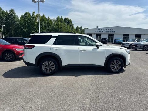 Used 2025 Nissan Pathfinder SV AWD/4WD image 3