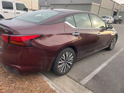 Used 2024 Nissan Altima 2.5 SV image 4