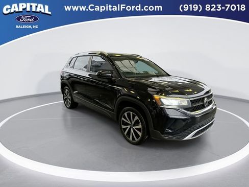 Used 2022 Volkswagen Taos SE image 2