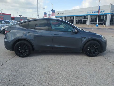 Used 2023 Tesla Model Y AWD image 9