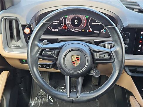 Used 2024 Porsche Cayenne AWD/4WD image 13