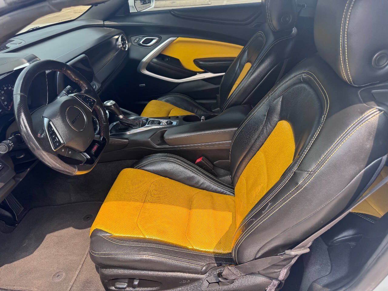 Used 2020 Chevrolet Camaro SS RWD image 11