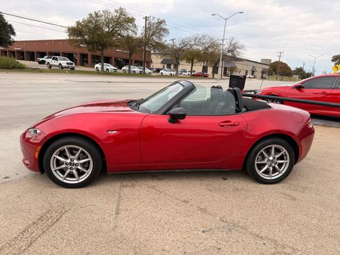 Used 2016 MAZDA MX-5 Miata Sport image 2