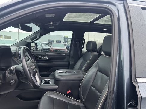Used 2021 GMC Yukon XL SLT w/ SLT Premium Package image 9